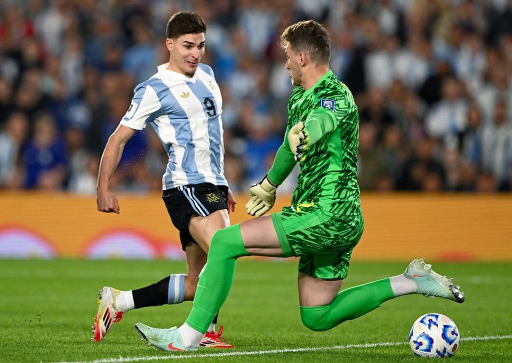 Argentina 4-1 Brazil. Áp đảo Nam Mỹ.